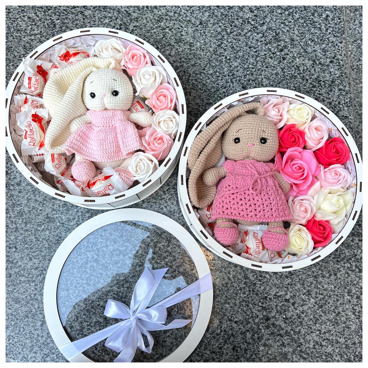 Подарунковий бокс з іграшкою та солодощами на день народження Рожевий - фото 4 Подарунковий бокс з іграшкою та солодощами на день народження Рожевий - фото 4