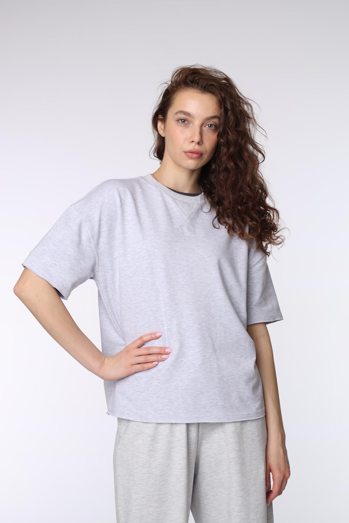 Футболка с коротким рукавом женская Yuki ЦБ-00291440 р. 44 Светло-серый (SKT001304342)