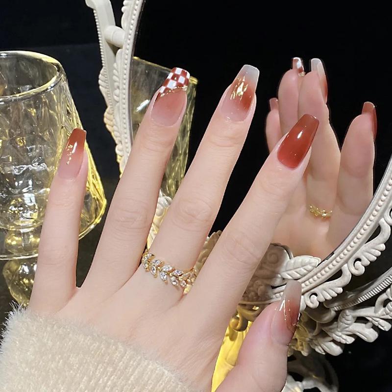 Накладные ногти бордовый градиент с золотым и клеточкой Bananahall 24 шт. LK13372 Красный (A9763) - фото 5 Накладные ногти бордовый градиент с золотым и клеточкой Bananahall 24 шт. LK13372 Красный (A9763) - фото 5