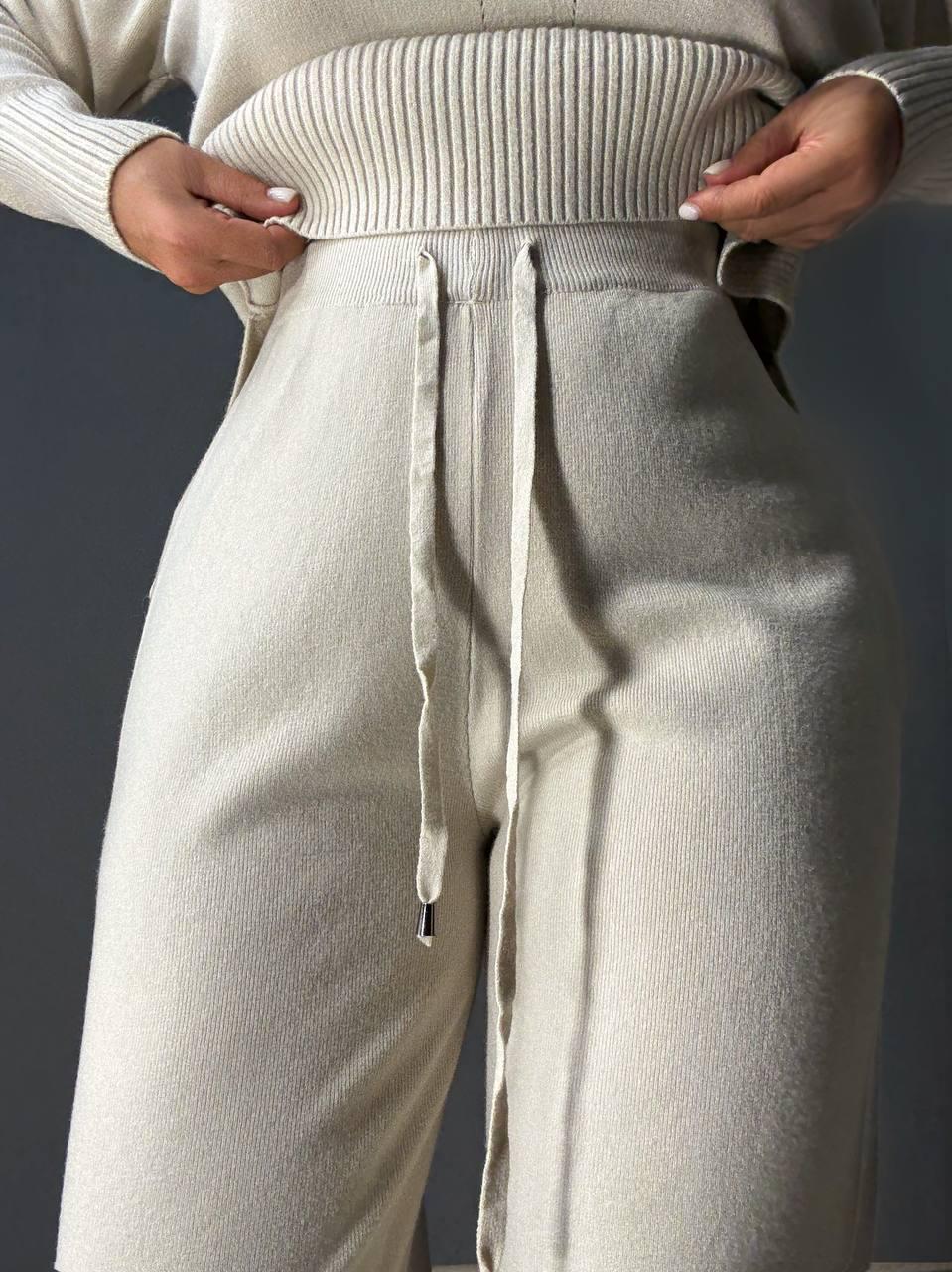 Костюм женский ACCORDDREAM 6841-8636 свитер с брюками палаццо вязаный OS Бежевый (5181) - фото 8 Костюм женский ACCORDDREAM 6841-8636 свитер с брюками палаццо вязаный OS Бежевый (5181) - фото 8