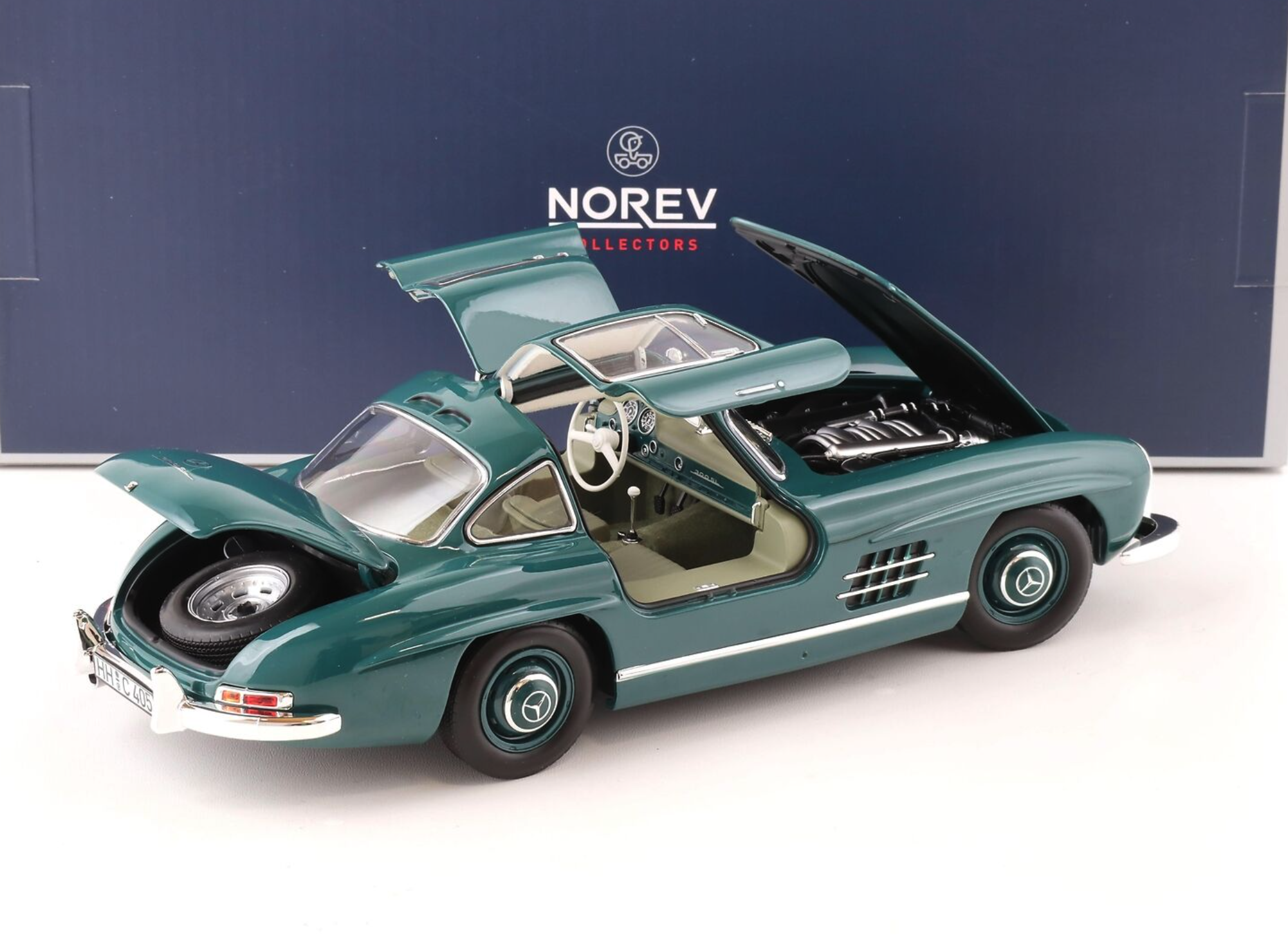 Модель автомобиля Norev 1:18 Mercedes-Benz 300 SL W198 Gullwing 1954 Green (183851) - фото 4