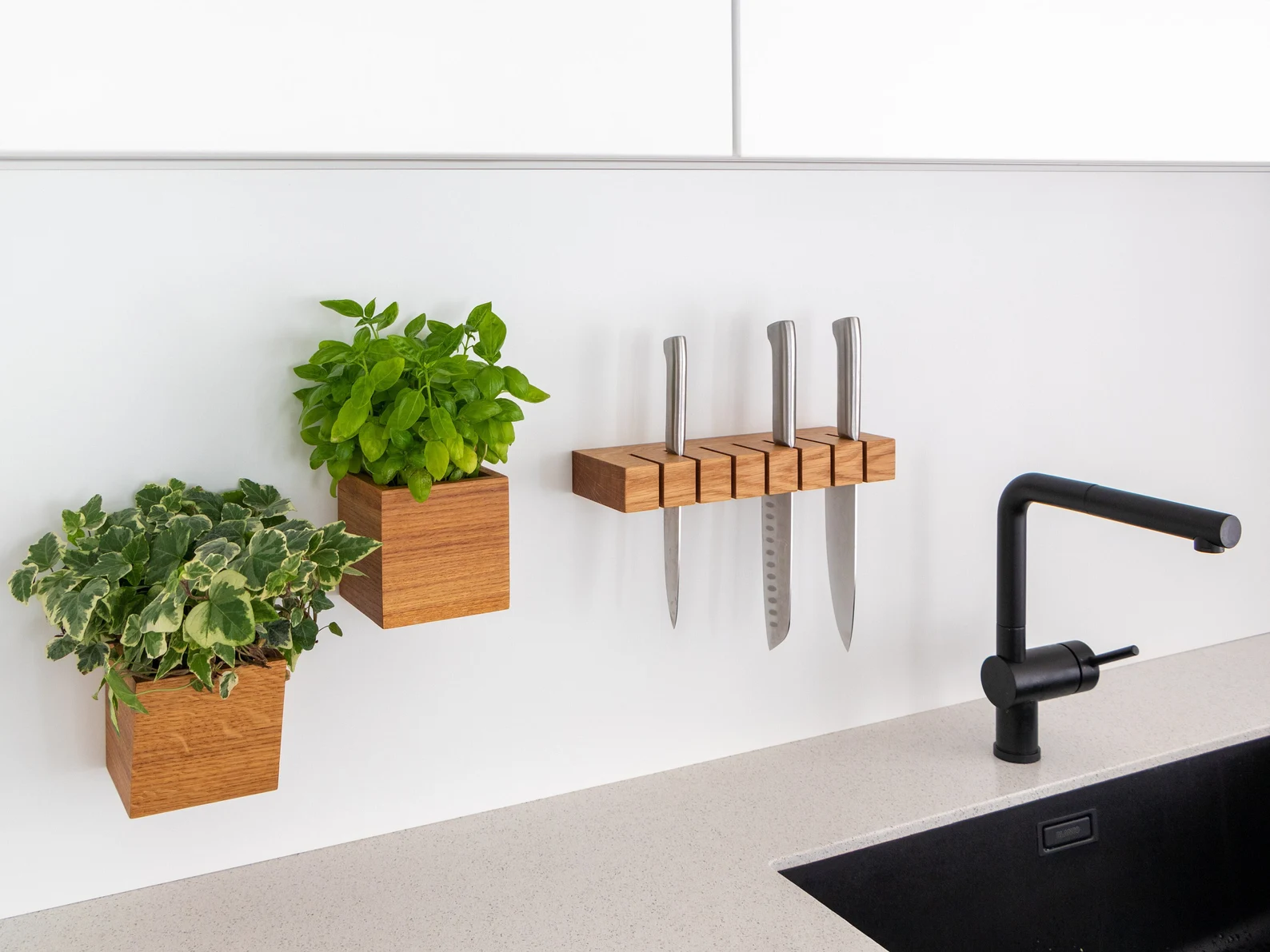 Подставка для ножей деревянная 28х7х3 см Темный дуб (25183336) - фото 3 Подставка для ножей деревянная 28х7х3 см Темный дуб (25183336) - фото 3