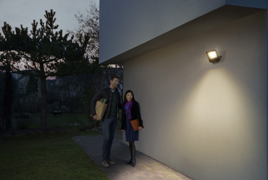 Прожектор Osram 30W 220V 2400lm 3000K RGB+TW WIFI 209х30х168 мм (4099854430237) - фото 3 Прожектор Osram 30W 220V 2400lm 3000K RGB+TW WIFI 209х30х168 мм (4099854430237) - фото 3