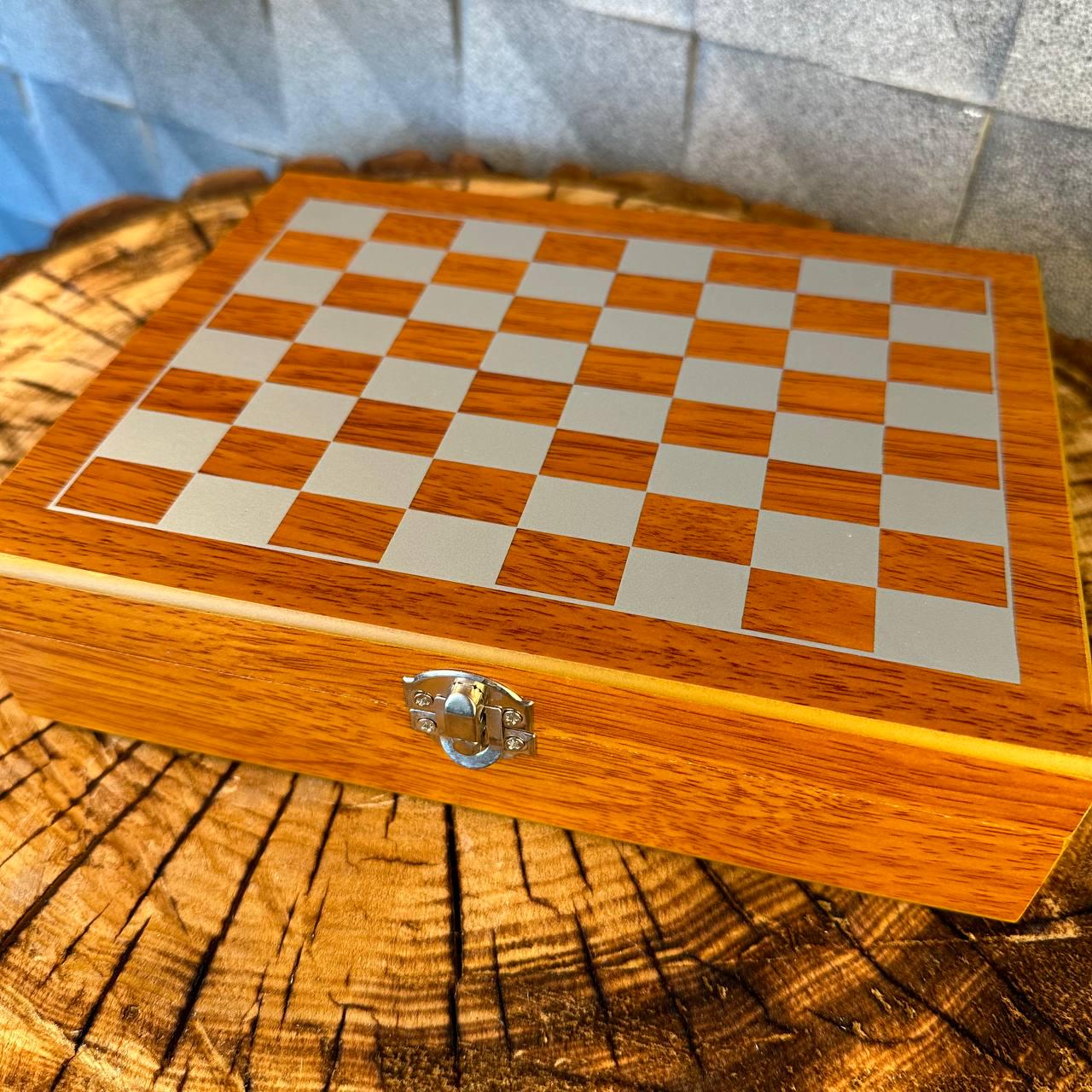 Подарунковий набір фляга для алкоголю 4 чарки з шахами в дерев'яній коробці - фото 10 Подарунковий набір фляга для алкоголю 4 чарки з шахами в дерев'яній коробці - фото 10