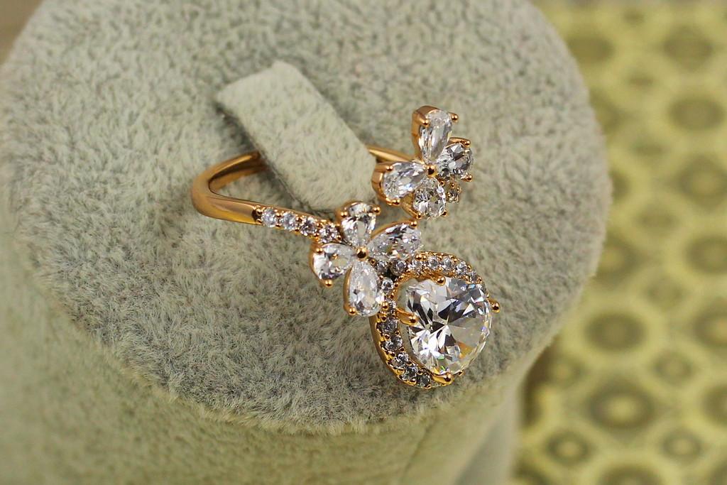 Кольцо Xuping Jewelry Марсель с белым раздвижным камнем р. 18 Золотистый