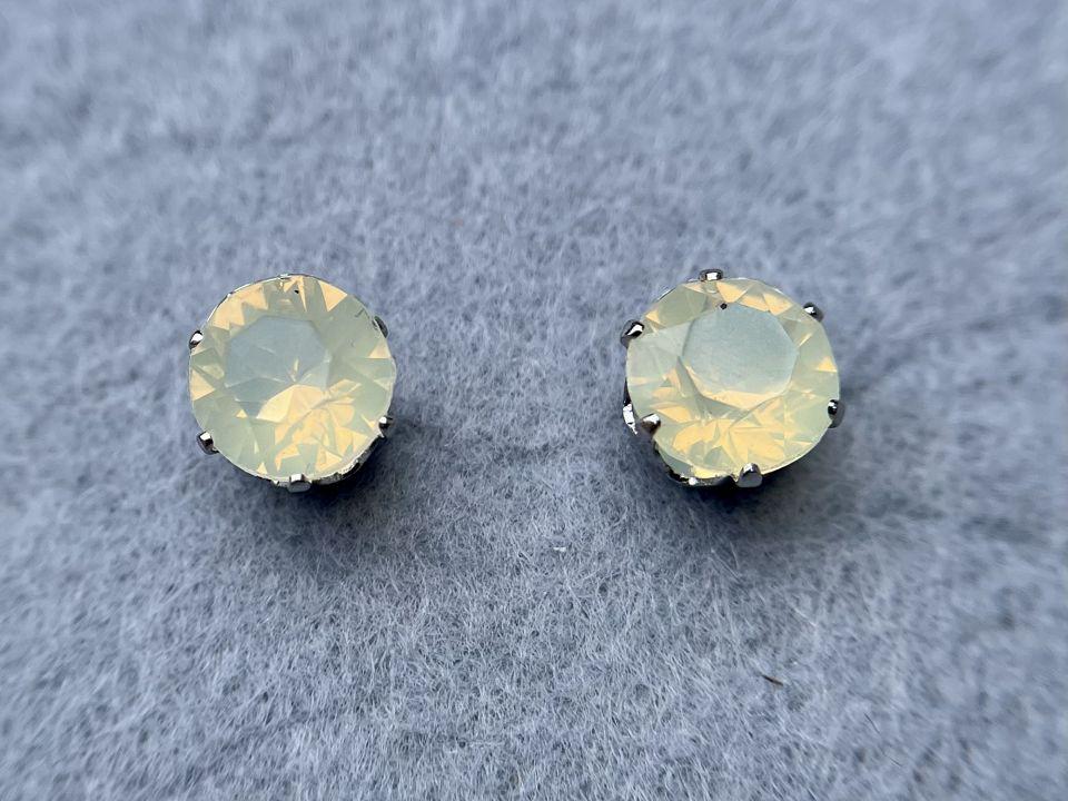 Серьги гвоздики Серьги гвоздики