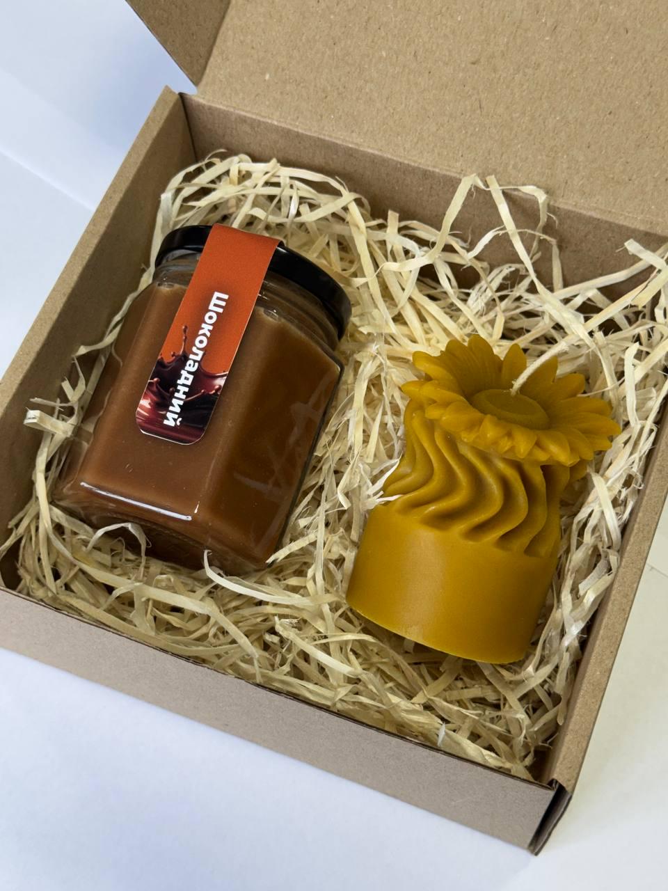 Подарунковий набір з крем-меду та свічки з воску Квітка пустелі (32525888)