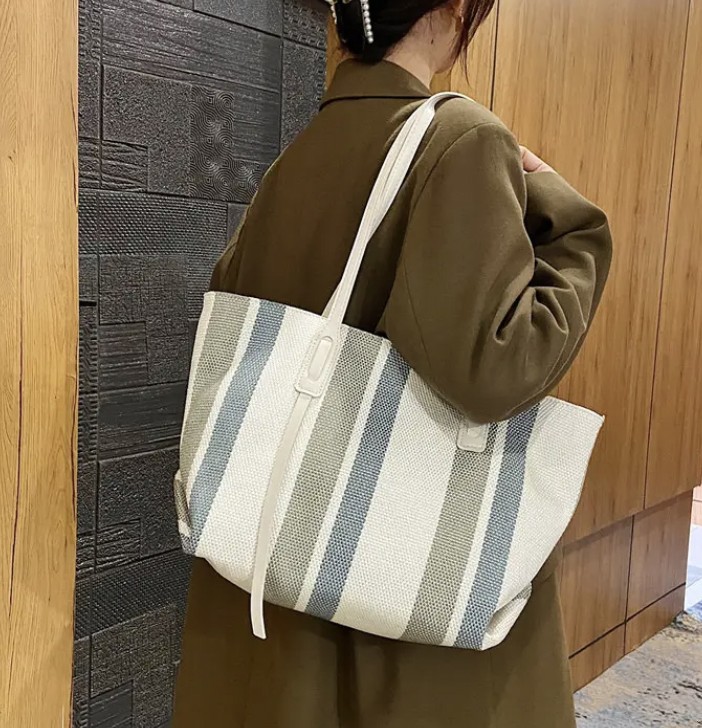 Женская сумка-тоут в полоску 26х33х15 см Серый (11436) - фото 3 Женская сумка-тоут в полоску 26х33х15 см Серый (11436) - фото 3