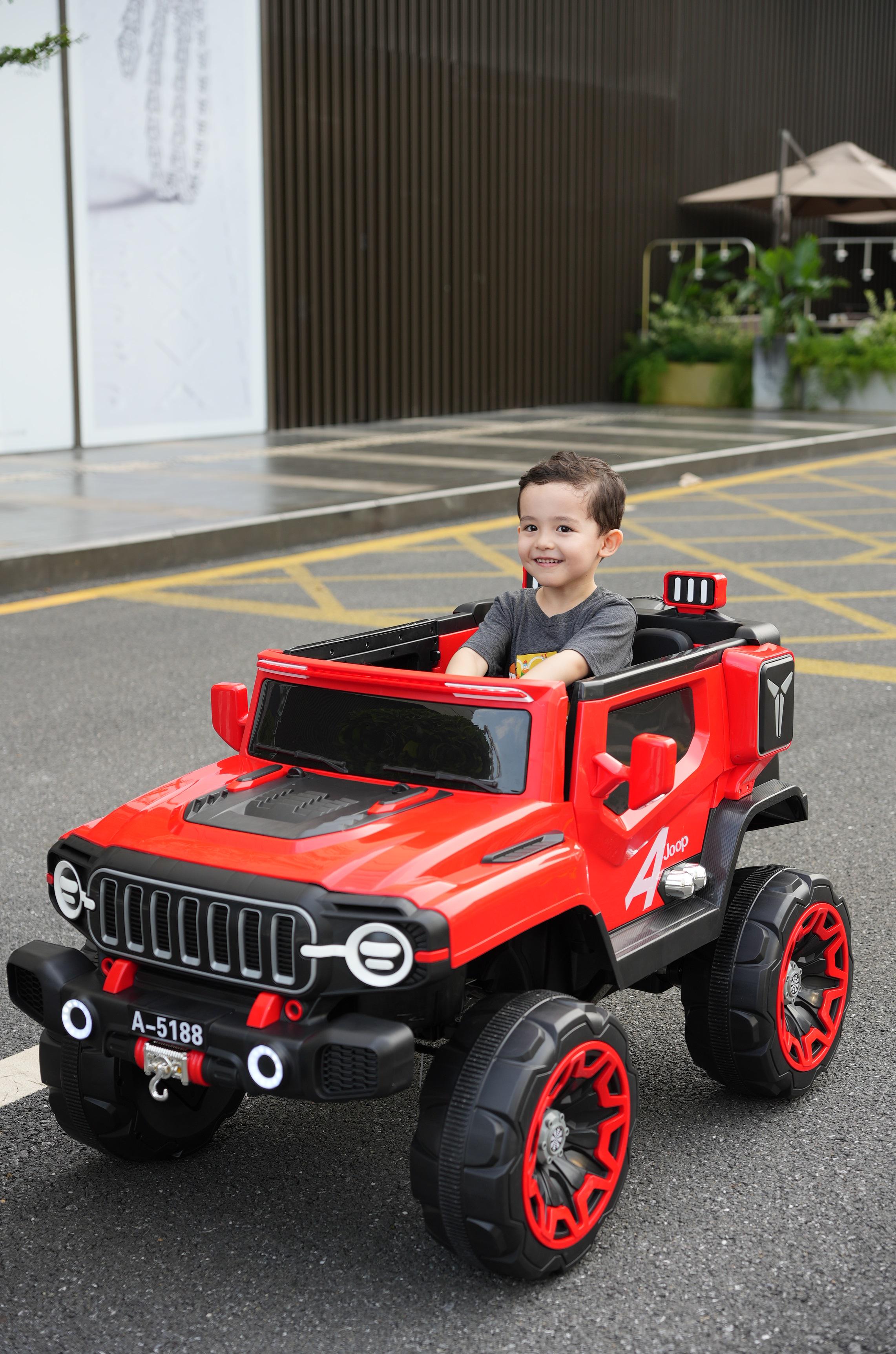 Детский электромобиль SPOKO SP-1699 Красный (4800) Детский электромобиль SPOKO SP-1699 Красный (4800)