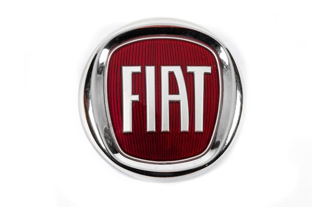 Емблема на штирі Davs Auto для Fiat abs-пластик 95 мм Червоний (131071)