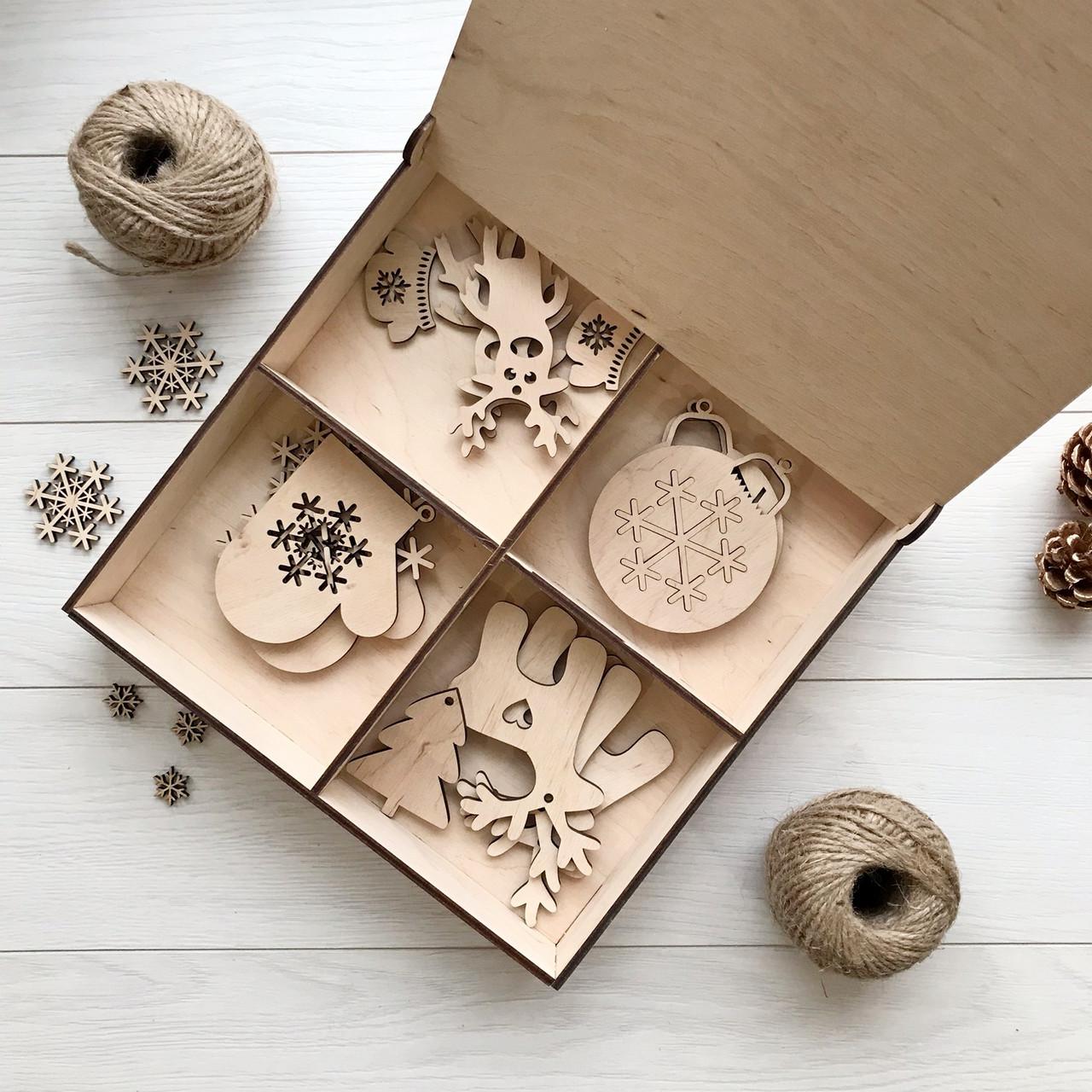 Набор деревянных бесцветных новогодних игрушек (NE-0002) Набор деревянных бесцветных новогодних игрушек (NE-0002)