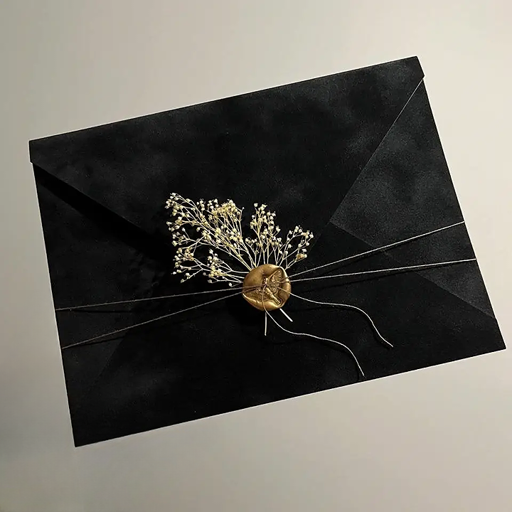 Конверт оксамитовий з підкладкою А5 16х21,5 см на магнітній застібці з декором Чорний (2484583718)