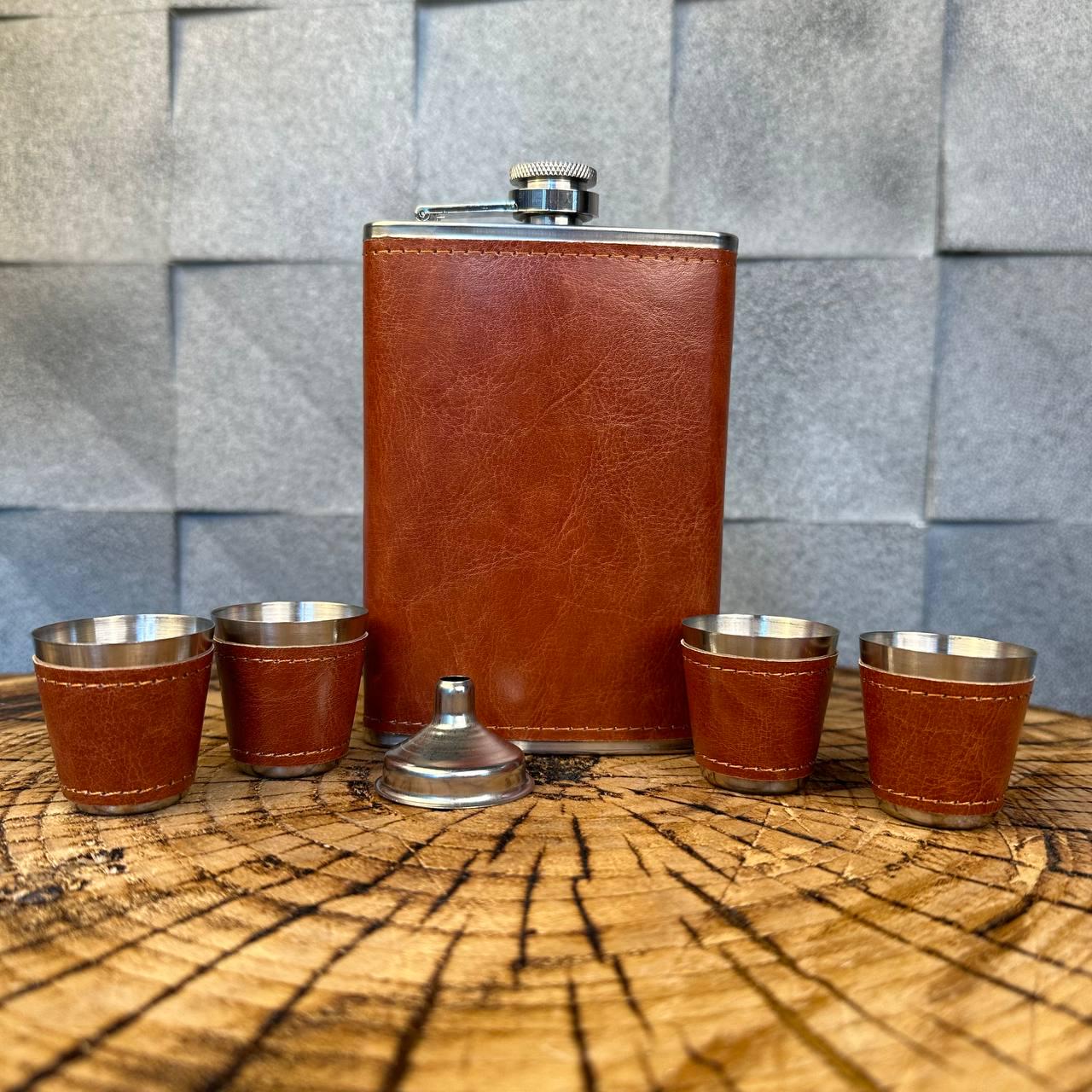 Набор фляга для алкоголя и 4 рюмки в подарочной коробке (61044) - фото 3 Набор фляга для алкоголя и 4 рюмки в подарочной коробке (61044) - фото 3
