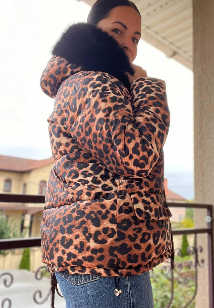 Куртка женская Lady Yep 9063 удлиненная леопардовый принт с капюшоном мех р. 42 Коричневый (2961) - фото 8