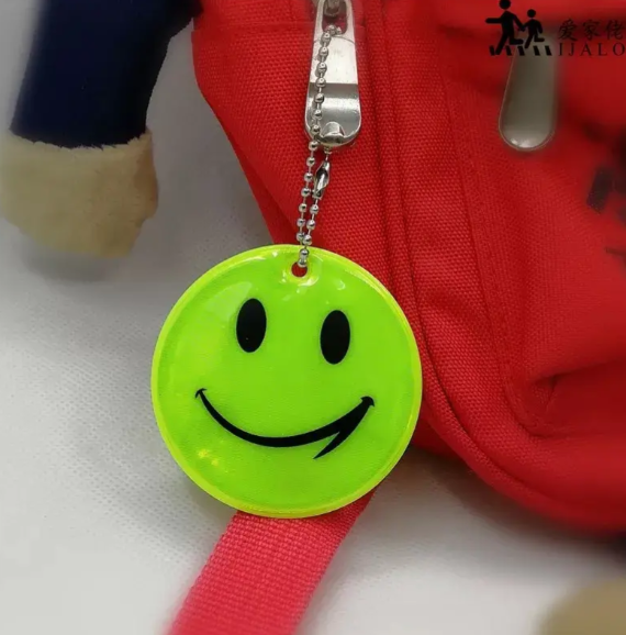 Брелок світловідбиваючий Смайл 65 мм Зелений (35220/1) - фото 2 Брелок світловідбиваючий Смайл 65 мм Зелений (35220/1) - фото 2