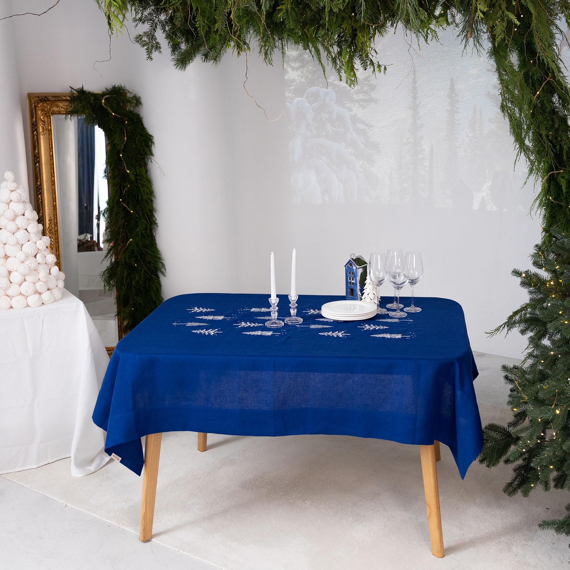 Скатертина новорічна Едельвіка Ялинки 1,80х1,50 м (500-25/00)