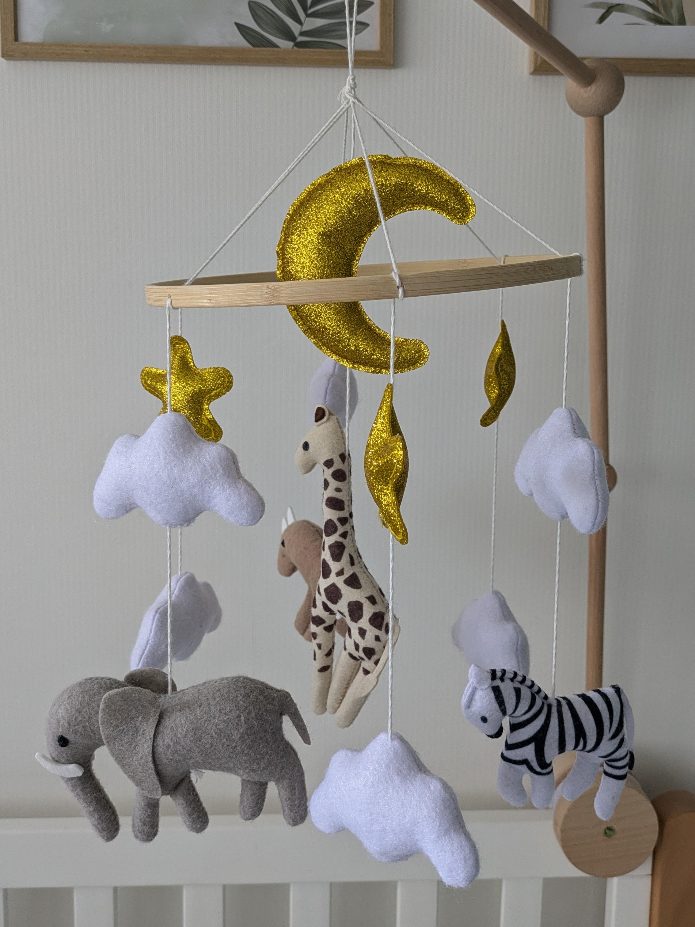 Мобиль в детскую кроватку с фетровыми животными джунглей (26520788) Мобиль в детскую кроватку с фетровыми животными джунглей (26520788)