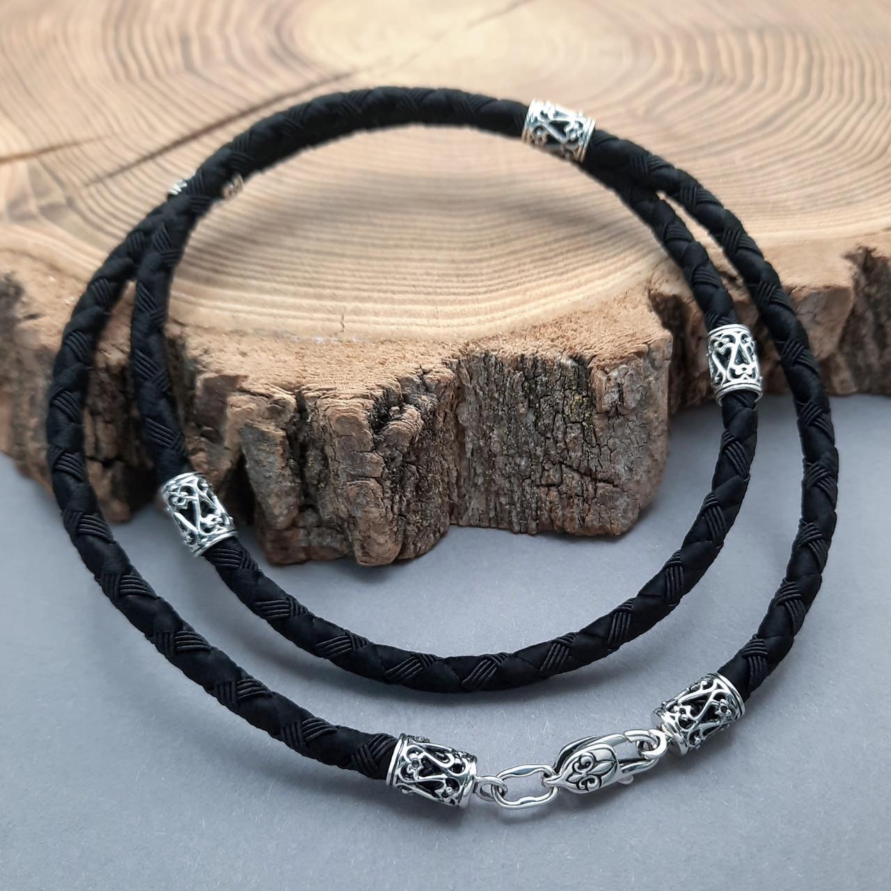 Шелковый плетеный шнурок с серебряными вставками (300ш)