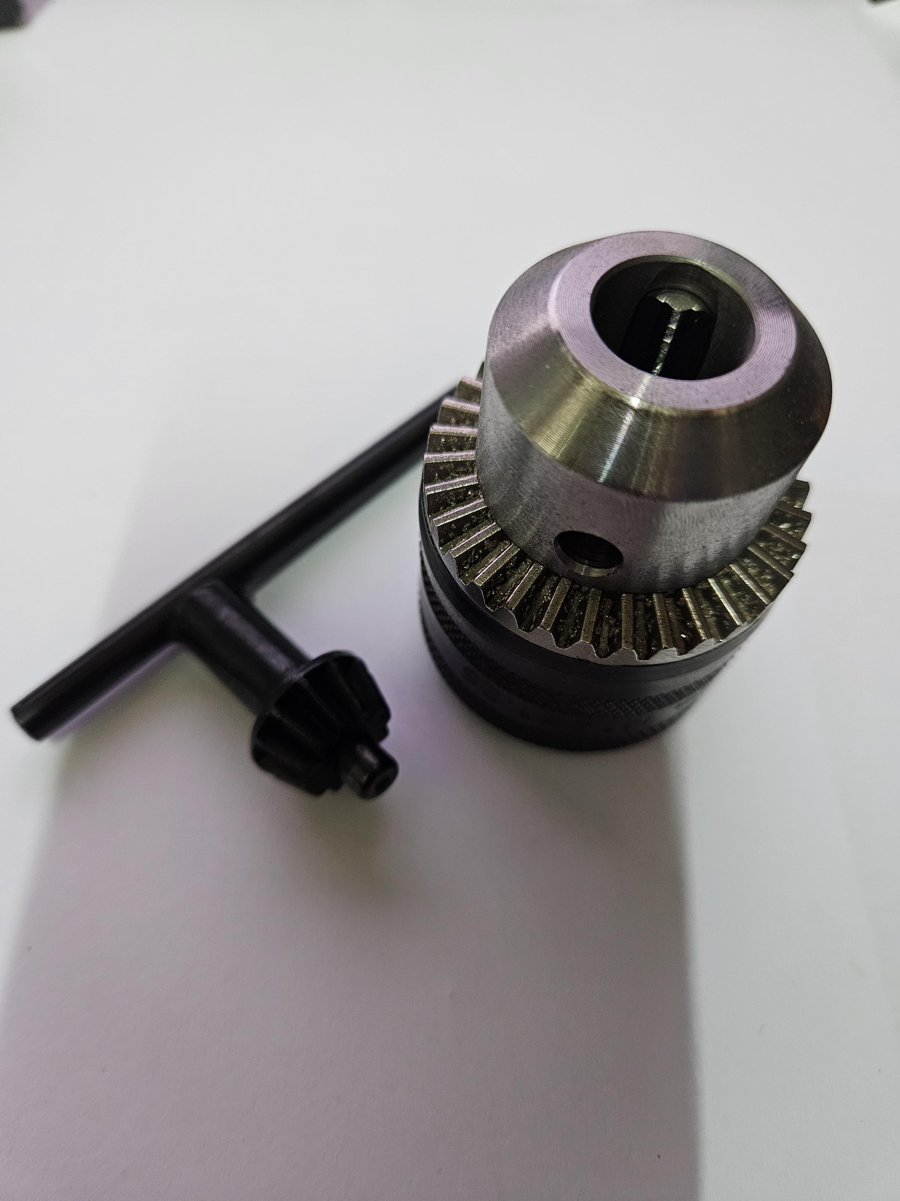 Патрон для дриля DWT з ключем 1,5-13 мм (2338)