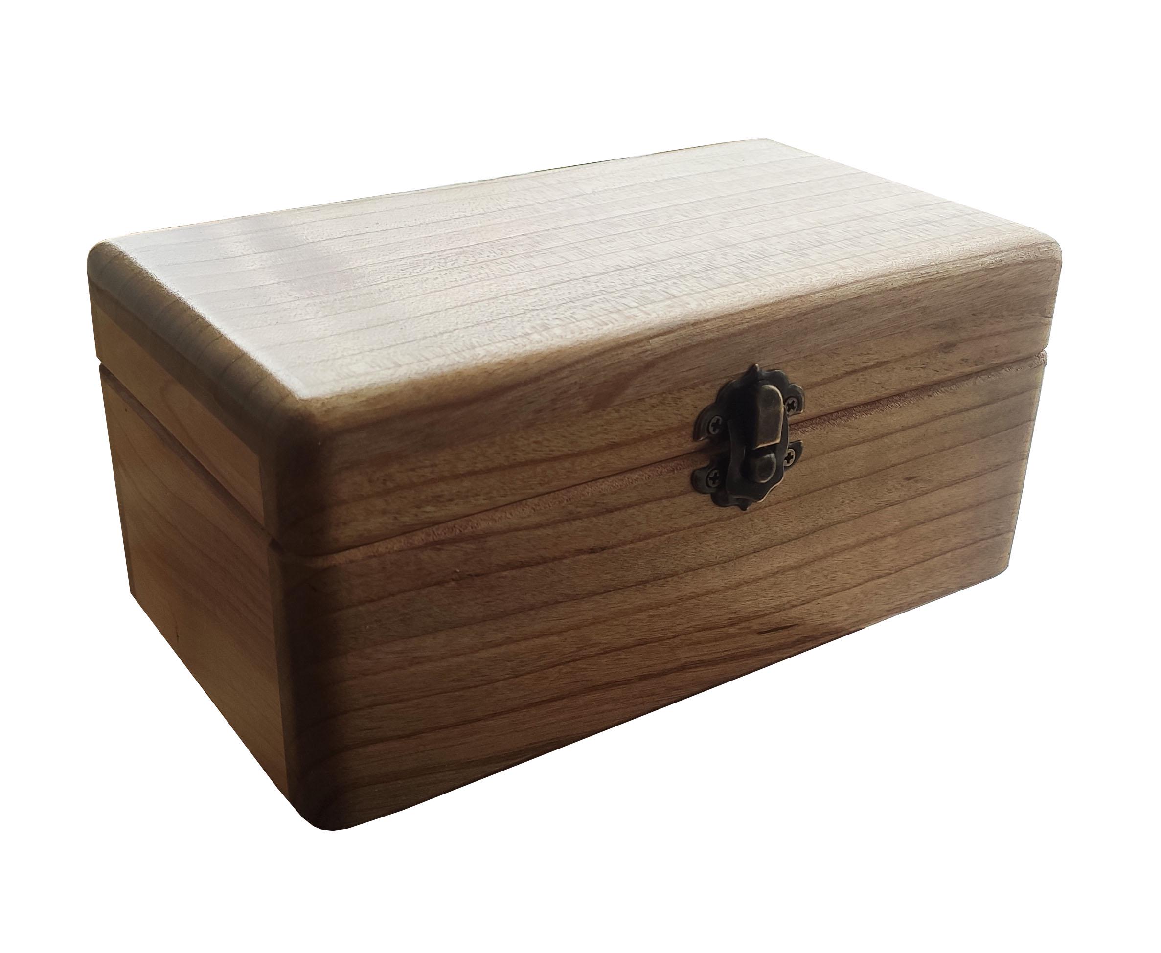 Скринька дерев’яна лакована 19х10 см (00106)