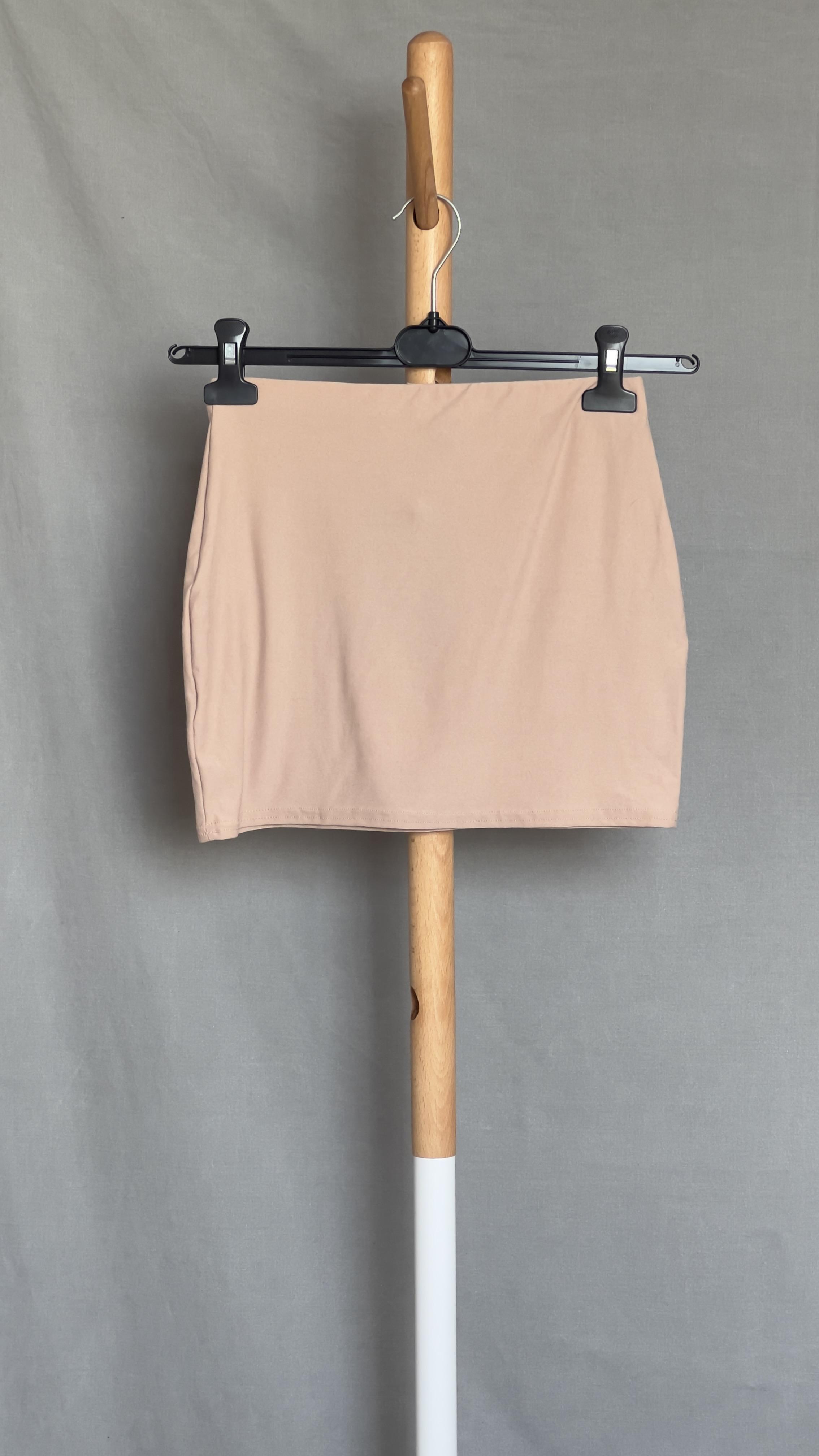 Міні-спідниця на резинці Pretty Little Thing M Пудровий (4565938)