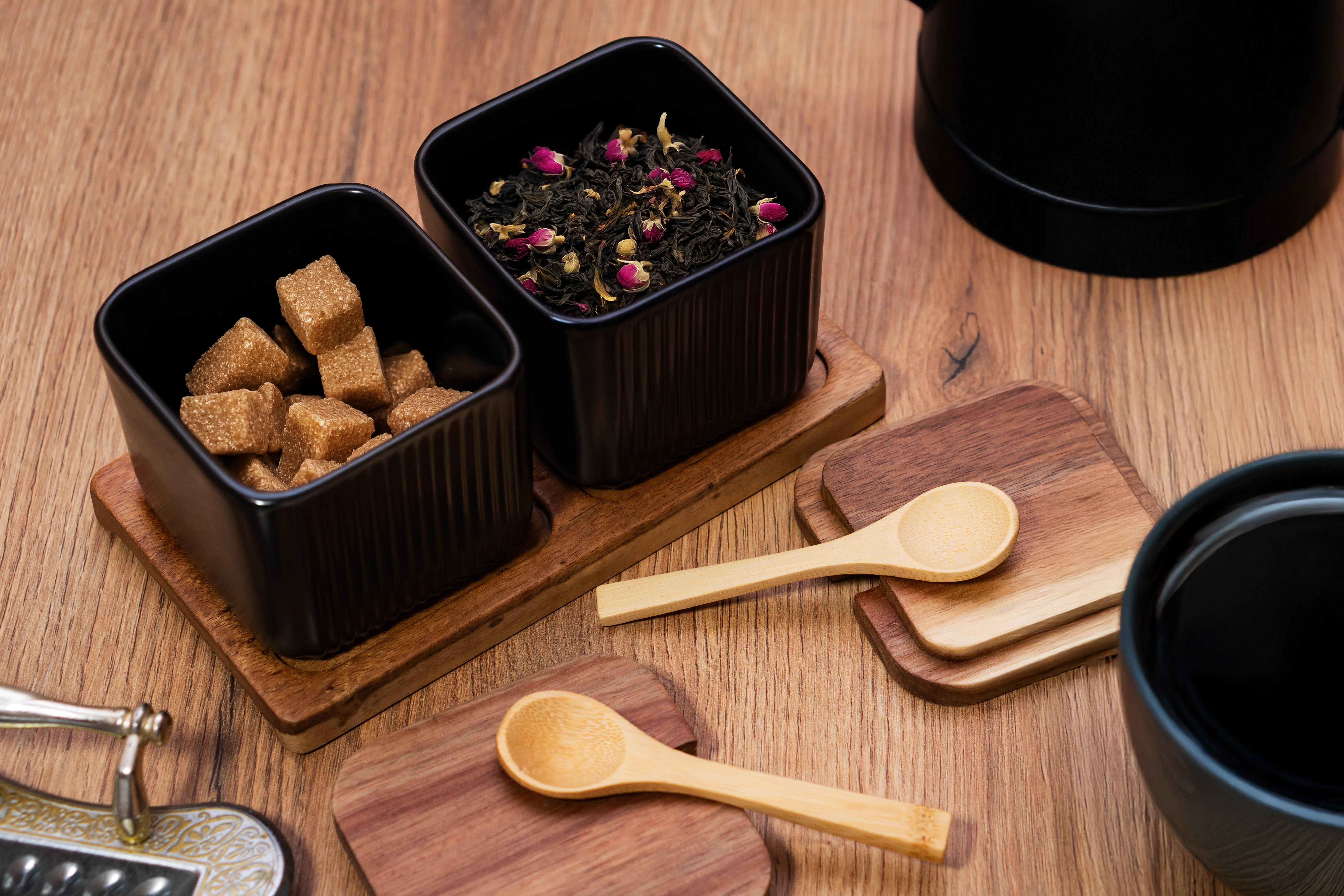 Комплект ваз для сипучих керамічних з дерев'яними кришками та ложками 2 шт. Чорний (ST0393) - фото 4 Комплект ваз для сипучих керамічних з дерев'яними кришками та ложками 2 шт. Чорний (ST0393) - фото 4