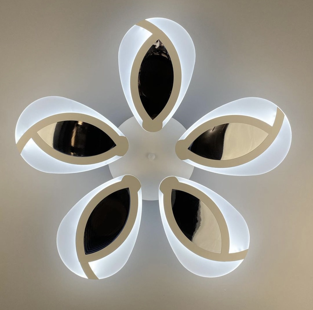 Люстра світлодіодна на 5 пелюсток/пульт/3D підсвітка/85W Білий (A2701 WT 3D_488)