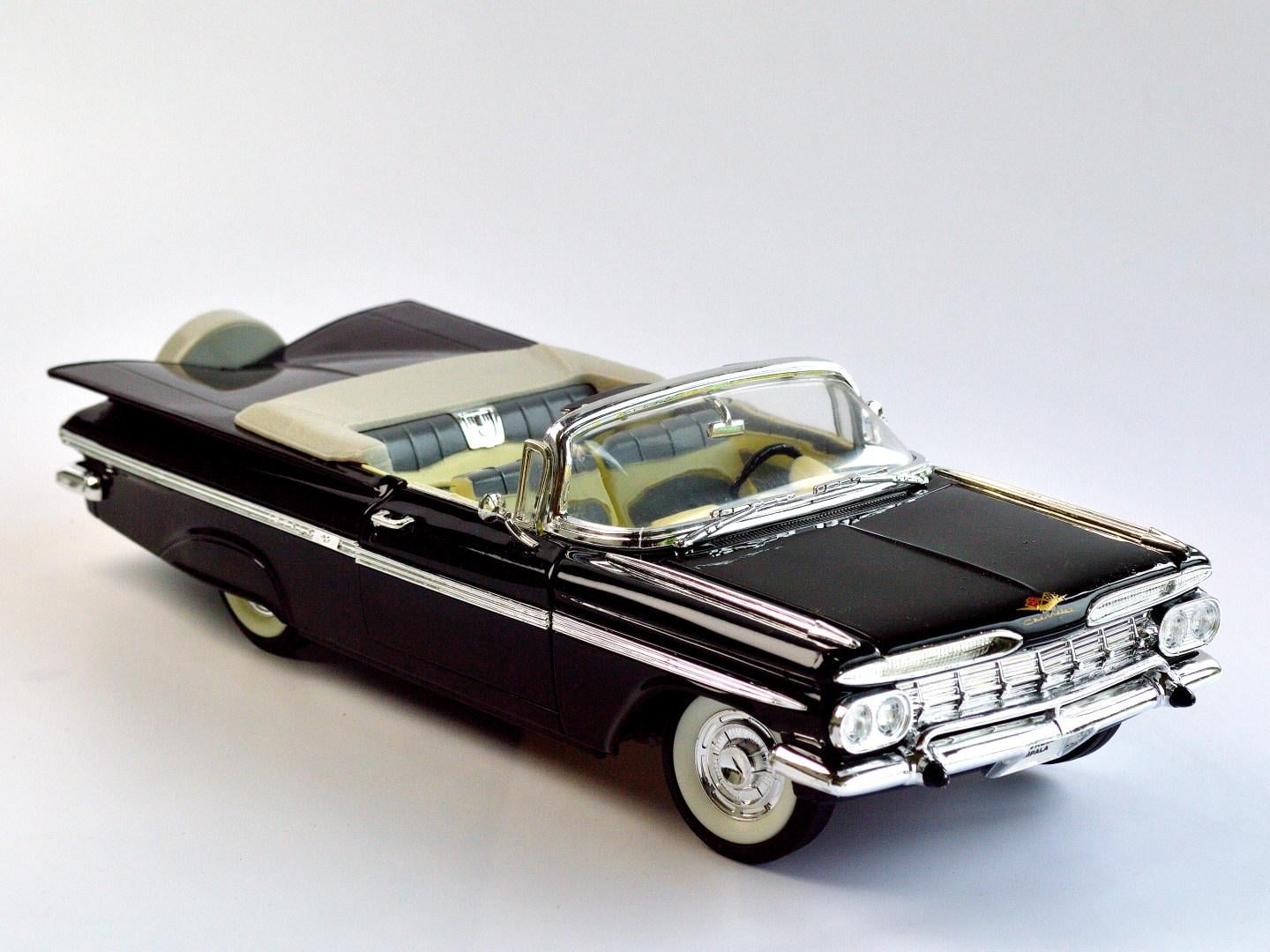 Колекційна модель автомобіля Road Legends Chevrolet Impala метал класика 1959 р. 1:18 Чорний (39)