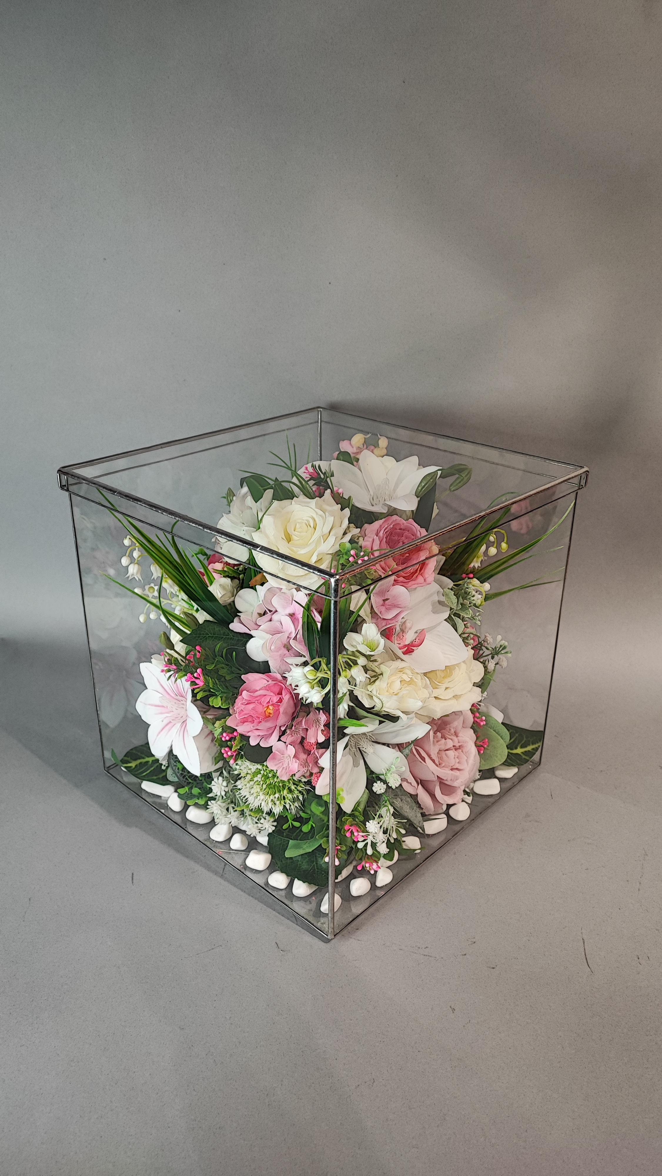 Искусственные цветы скорби траурные ритуальные под стеклом С самыми приятными воспоминаниями куб 30х30 см