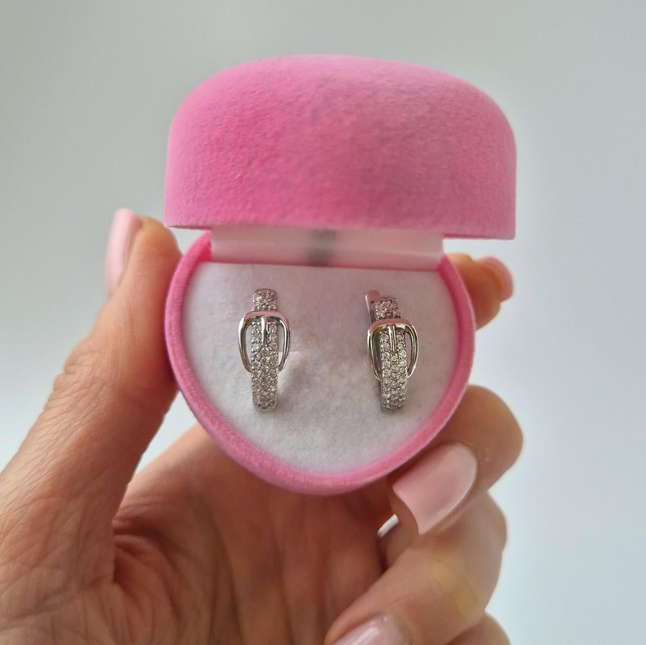 Сережки в білих каменях джинс срібло 925 проби родоване 3,68 г (20230рс) - фото 3 Сережки в білих каменях джинс срібло 925 проби родоване 3,68 г (20230рс) - фото 3