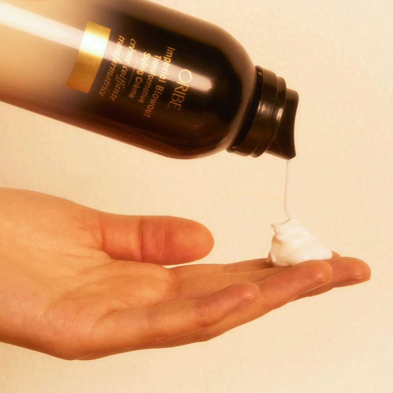 Крем для волос Imperial Blowout Transformative Styling Crème Oribe 150 мл (2461880626) - фото 3 Крем для волос Imperial Blowout Transformative Styling Crème Oribe 150 мл (2461880626) - фото 3