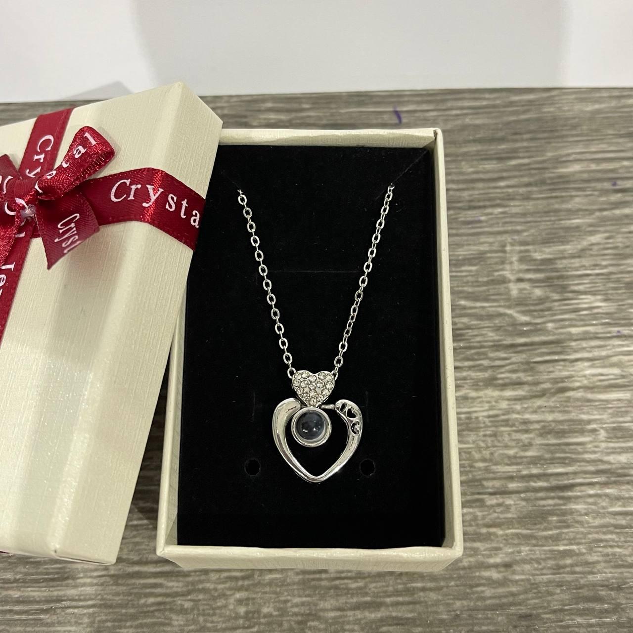 Кулон на ланцюжку у формі серця Освідчення в коханні на ста мовах упакований в коробочку (83045392)