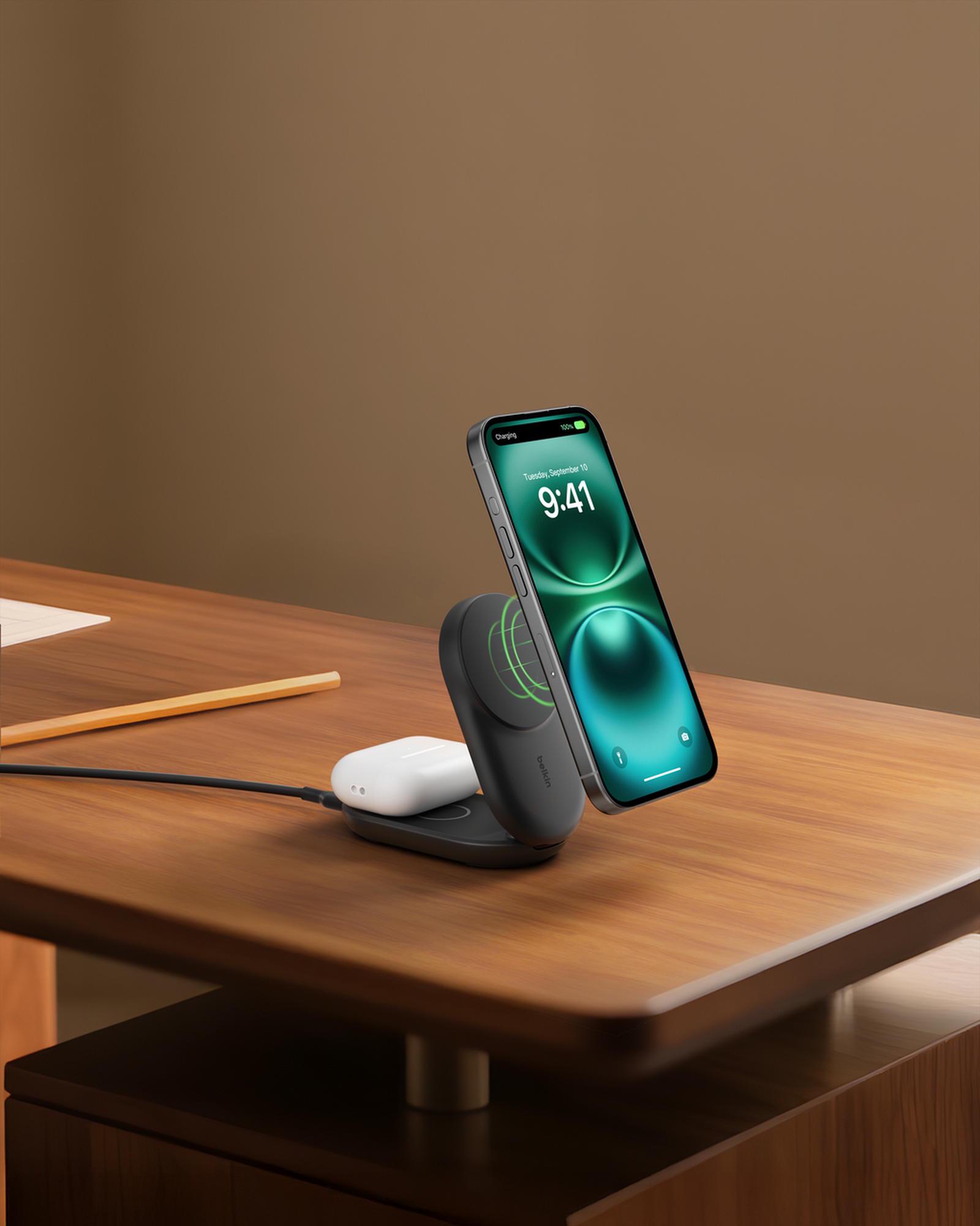 Зарядний пристрій бездротовий Belkin UltraCharge 2в1 Foldable Magnetic Charging 25 Вт Білий (WIZ039KQ 30492702) - фото 5 Зарядний пристрій бездротовий Belkin UltraCharge 2в1 Foldable Magnetic Charging 25 Вт Білий (WIZ039KQ 30492702) - фото 5