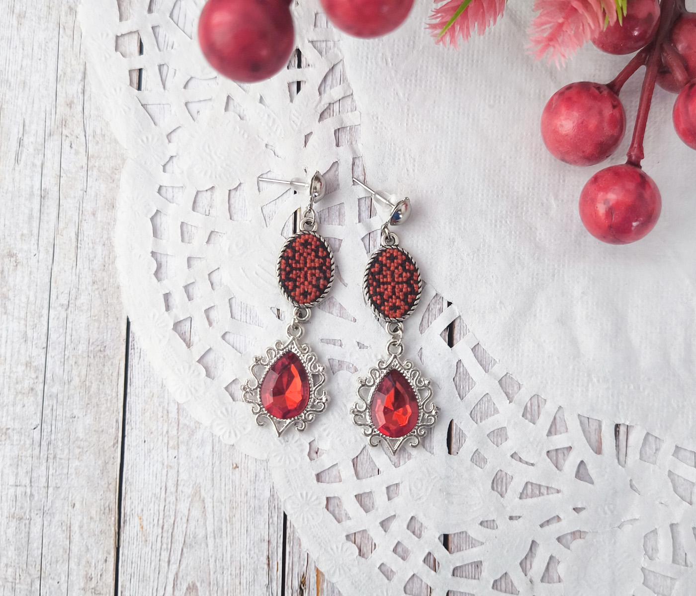 Серьги с вышивкой Элегантность Красный (31549101)