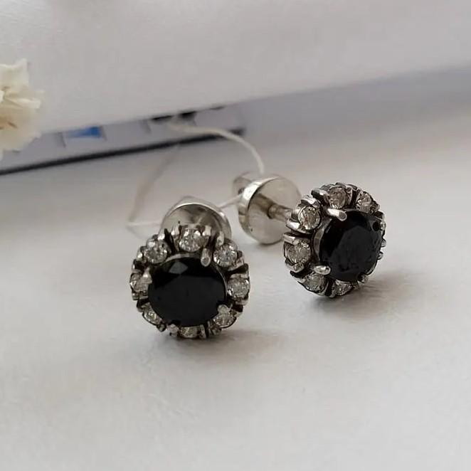 Серьги из серебра цветок с черными камнями Серьги из серебра цветок с черными камнями