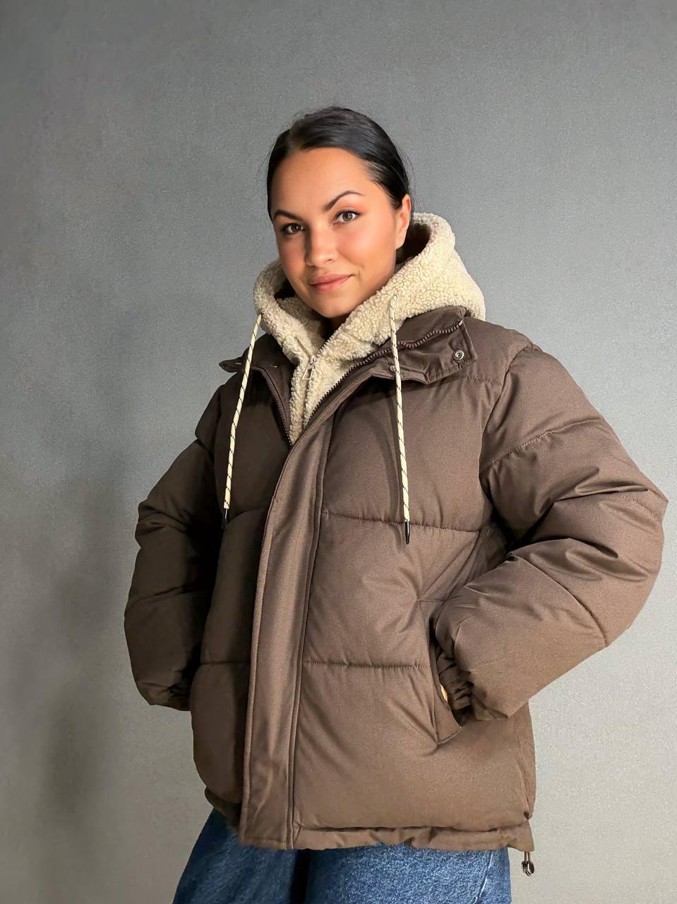 Куртка жіноча LADY YEP 8096 оверсайз з капюшоном і хутром тедді р. 44 Коричневий (4796) - фото 6