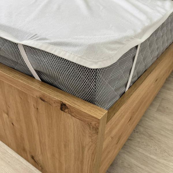 Наматрасник водонепроницаемый с резинкой по углам 180х200 см (17552) Наматрасник водонепроницаемый с резинкой по углам 180х200 см (17552)