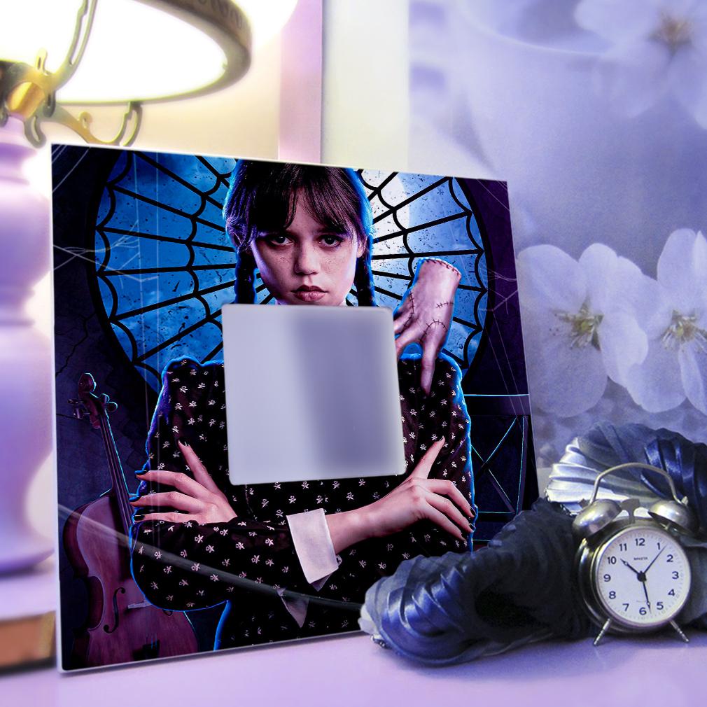 Зеркало Уэнздей "Семейка Аддамс" 260х260 мм (M04650) - фото 3 Зеркало Уэнздей "Семейка Аддамс" 260х260 мм (M04650) - фото 3