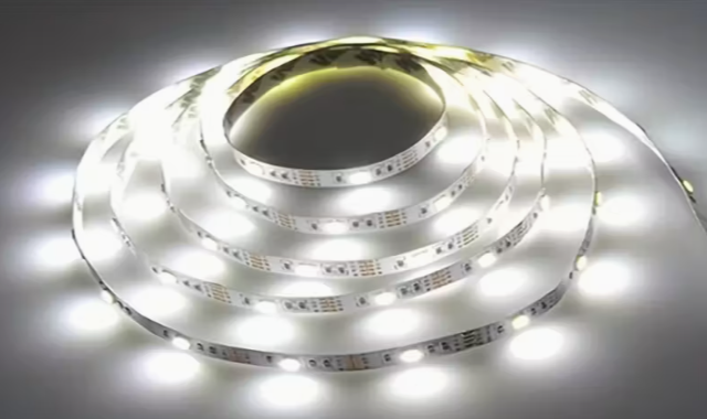 Светодиодная лента LED 10 м на батарейках АА Белый холодный (1119) Светодиодная лента LED 10 м на батарейках АА Белый холодный (1119)