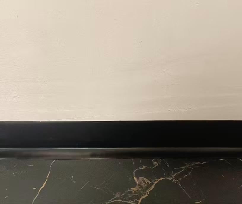 Плинтус самоклеящийся 70 мм 1 м (2773611138) - фото 4 Плинтус самоклеящийся 70 мм 1 м (2773611138) - фото 4