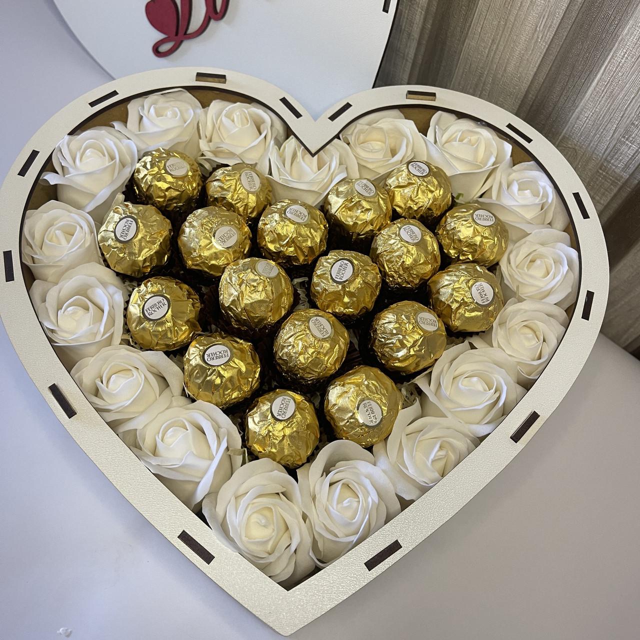 Подарочный бокс в деревянной коробке с розами и конфетами Ferrero Rocher (2175577847)