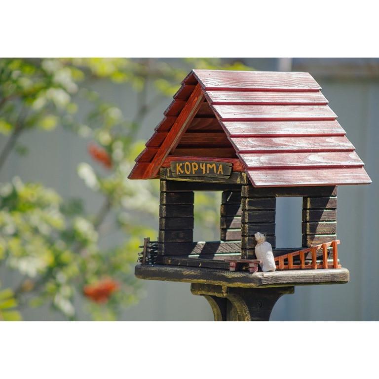 Кормушка для птиц Корчма из дерева 31×31×28 см на ножке 140 см