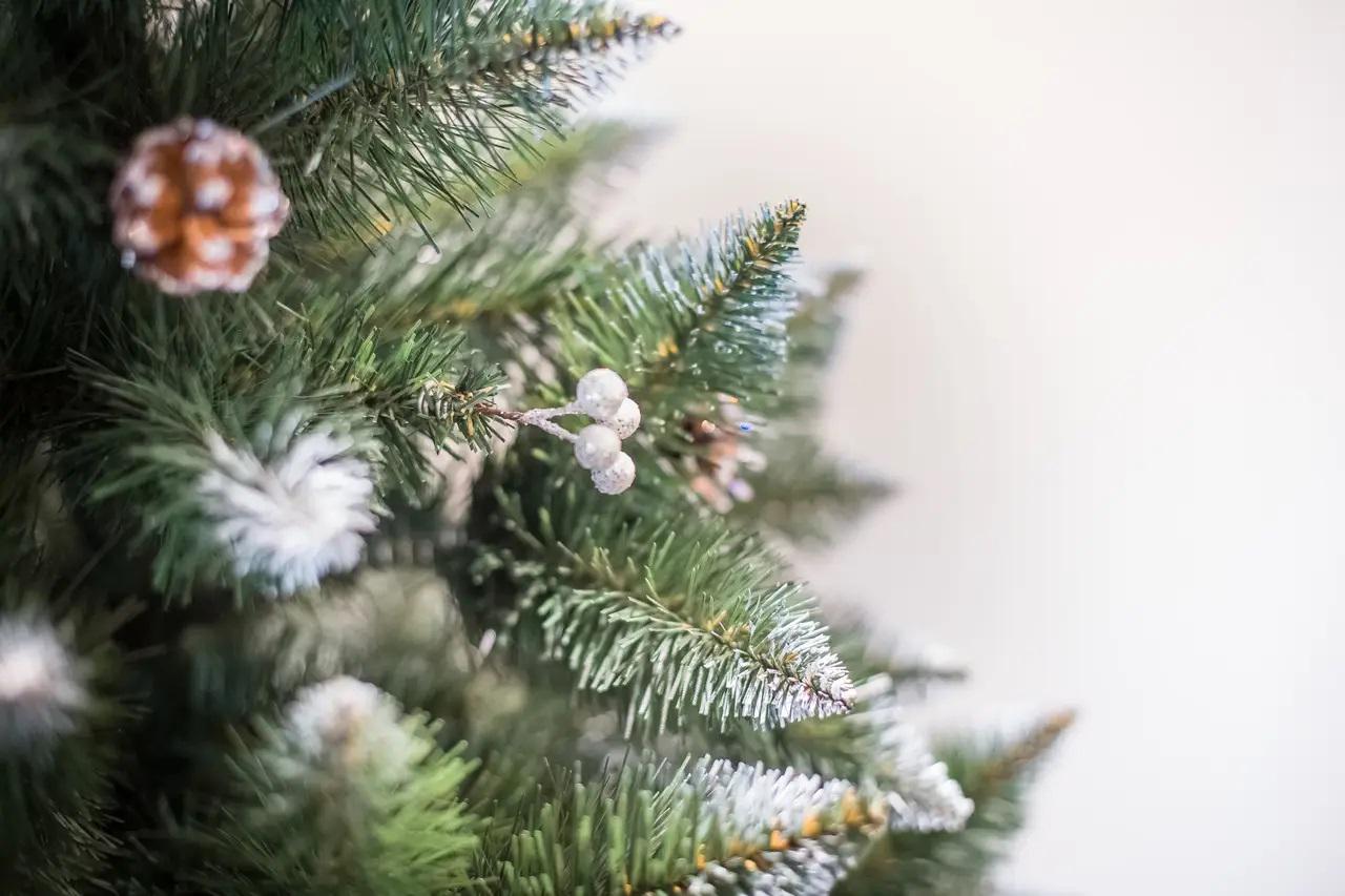 Искусственная елка Элитная с шишками и белой калиной 1,8 м (12891427) - фото 3 Искусственная елка Элитная с шишками и белой калиной 1,8 м (12891427) - фото 3