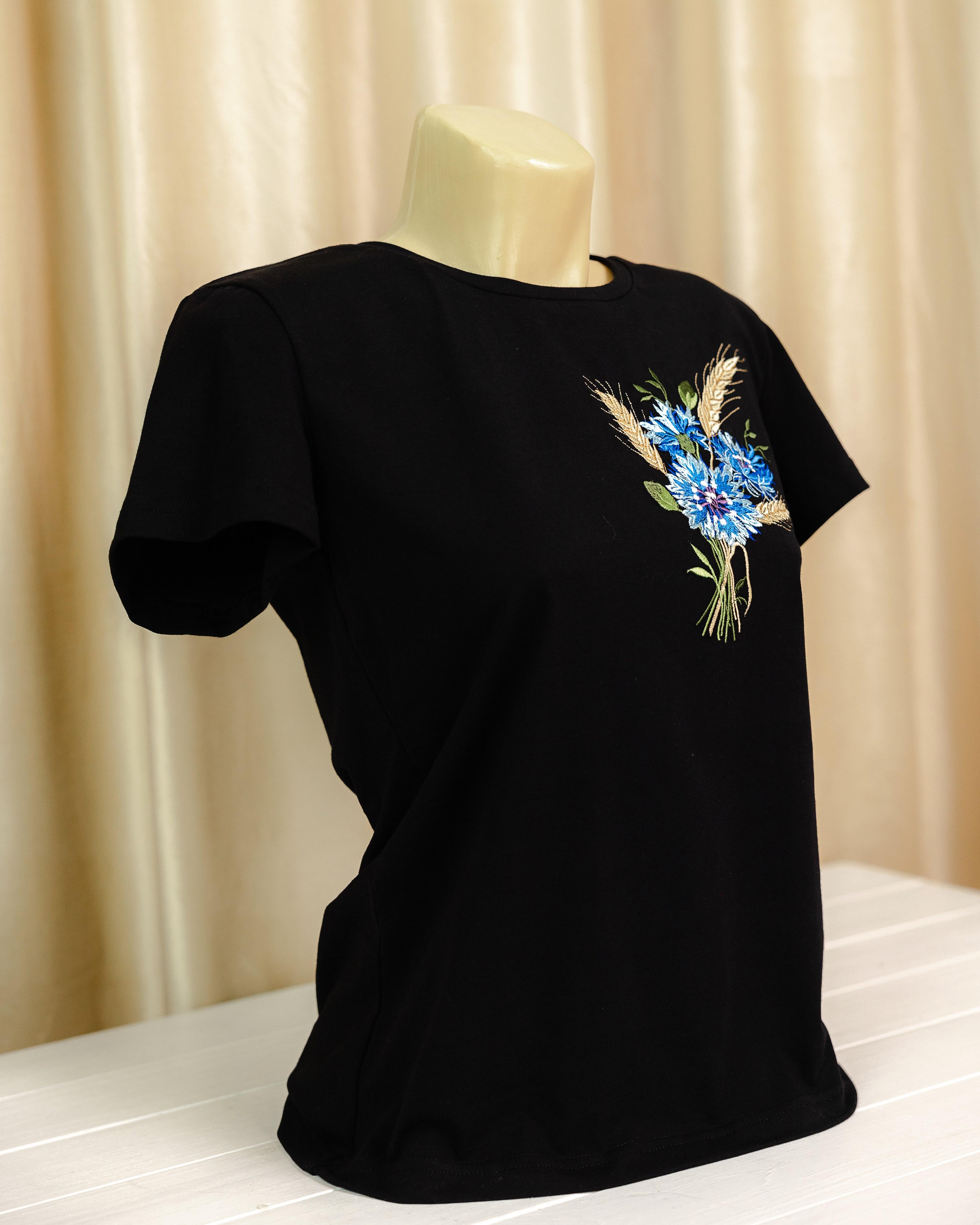 Футболка женская Волошковый букет с вышивкой 2XL Черный (0002211-XXL) - фото 7 Футболка женская Волошковый букет с вышивкой 2XL Черный (0002211-XXL) - фото 7