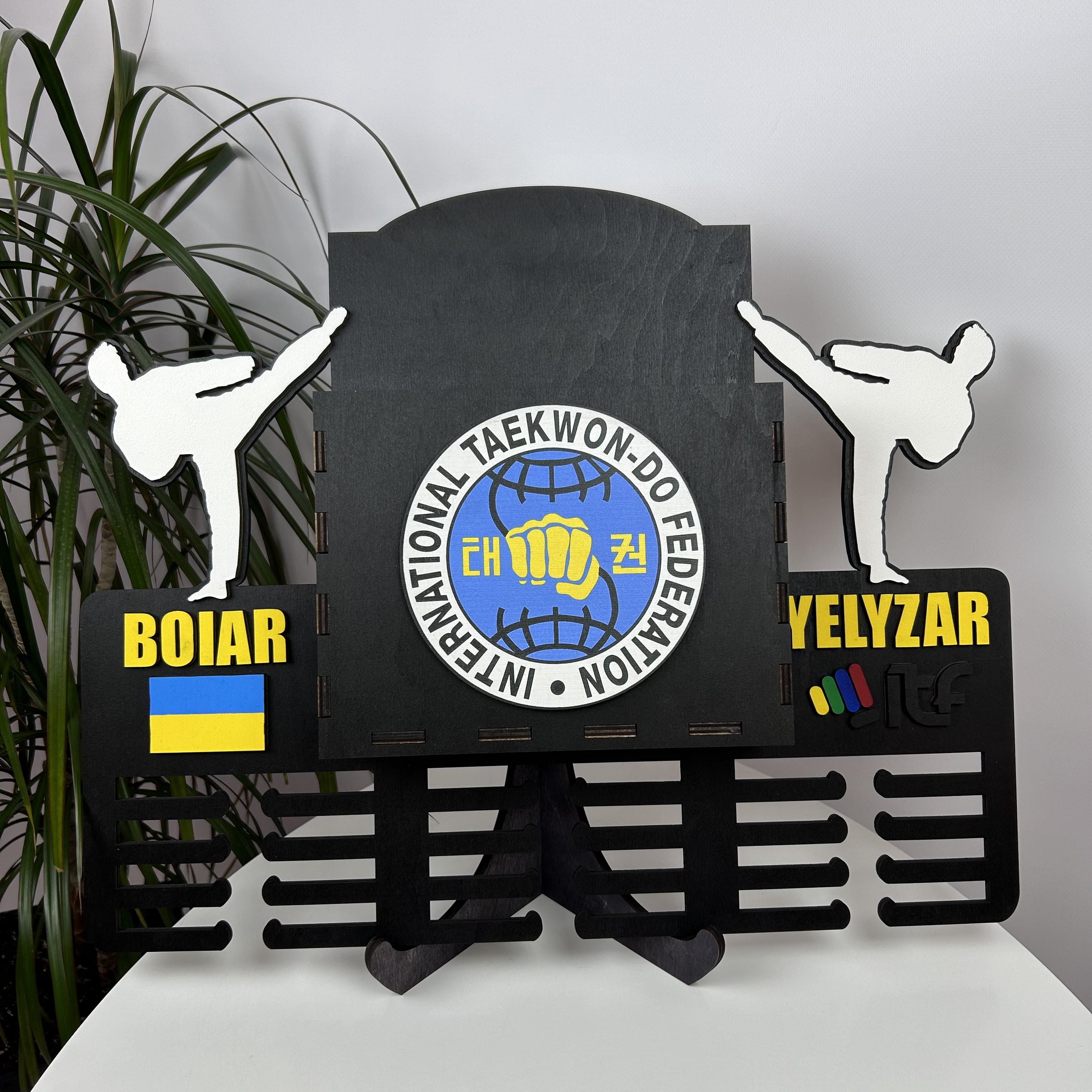 Держатель большой деревянный для медалей Тхеквондо (МЕ-0070)