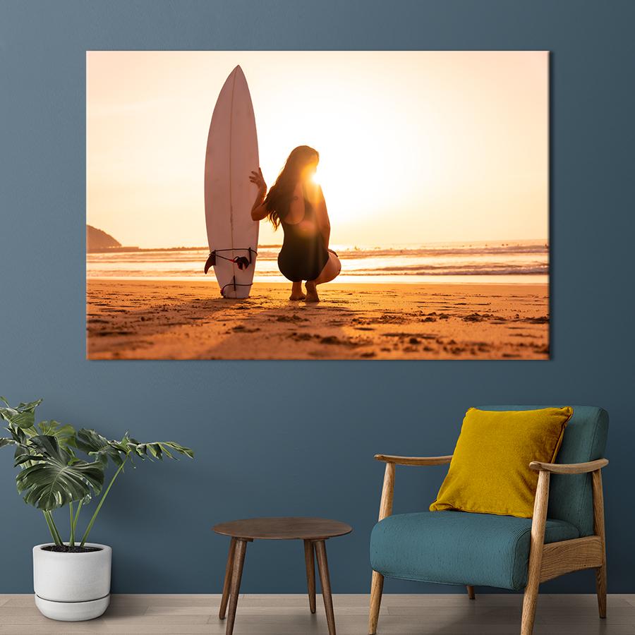 Настенний декор Женщина с доской для сёрфинга 51x34 см (1868-1)