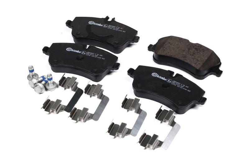 Гальмівні колодки дискові BREMBO Mercedes C-Class w203 передні (P50045)