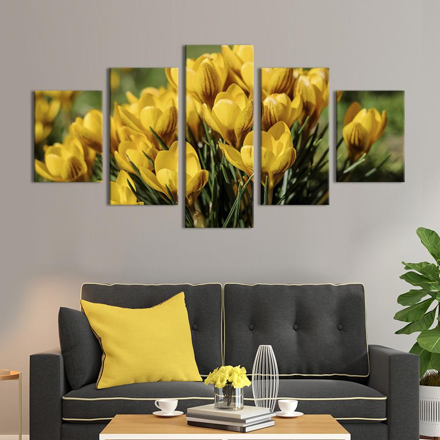 Картина на холсте Нежные жёлтые крокусы 187x94 см (796-52)