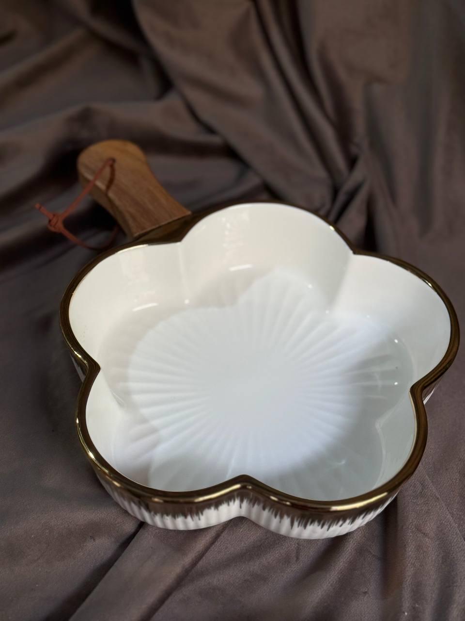 Тарелка сервировочная YIWU ZJH-14-2 фарфоровая с деревянной ручкой 700 мл Белый с золотым (30101588) - фото 1