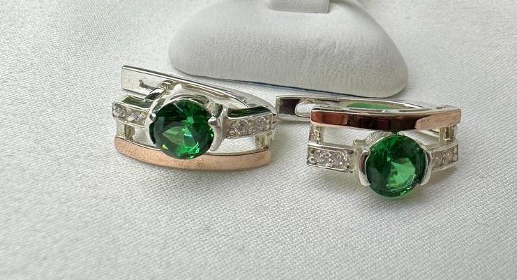 Сережки Рита срібло 925 з золотими напайками і цирконами колір Зелений (2998131630) Сережки Рита срібло 925 з золотими напайками і цирконами колір Зелений (2998131630)